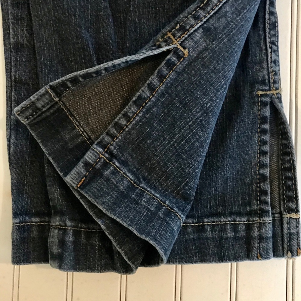 Levi’s Classic Capris - Picture 7 of 8